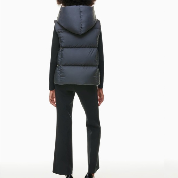 BNWOT Babaton Duvet Puffer Vest. - Picture 5 of 5